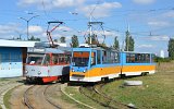 An der Wohnsiedlung Ilijanzi enden die SL 11 und 12. Die SL 11 wird fast ausschliesslich mit den 20 modernisierten Z�gen Tatra T4D-C/B4D-C betrieben, die 2011 aus Halle �bernommen wurden. Am 13.09.2015 wartet hier auch ein ebenfalls modernisierter bulgarischer T6M-700(M) auf die n�chste Fahrt.